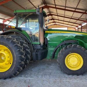 Used John Deere tractor in shed – secondhand farming tractor available in South Africa