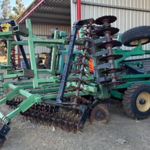 Used heavy-duty disc harrow implement – secondhand farming equipment for sale in South Africa